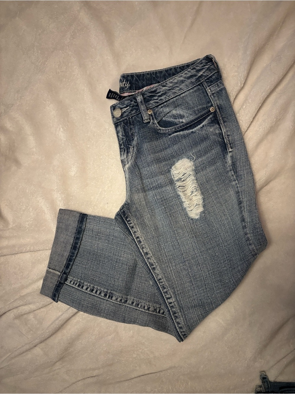 Vanity Light Blue dakota Distressed capris / Cropped Jeans